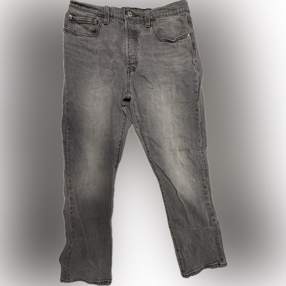 Woman’s Levi 501 straight - Picture 2 of 15